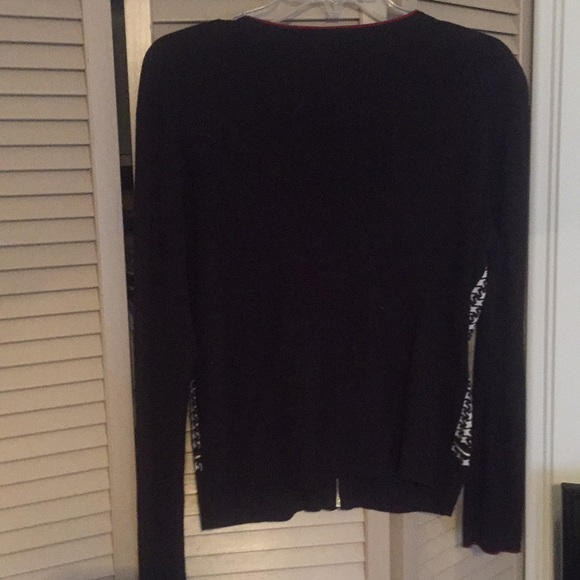 Medium houndstooth zip up sweater! - Picture 3 of 3